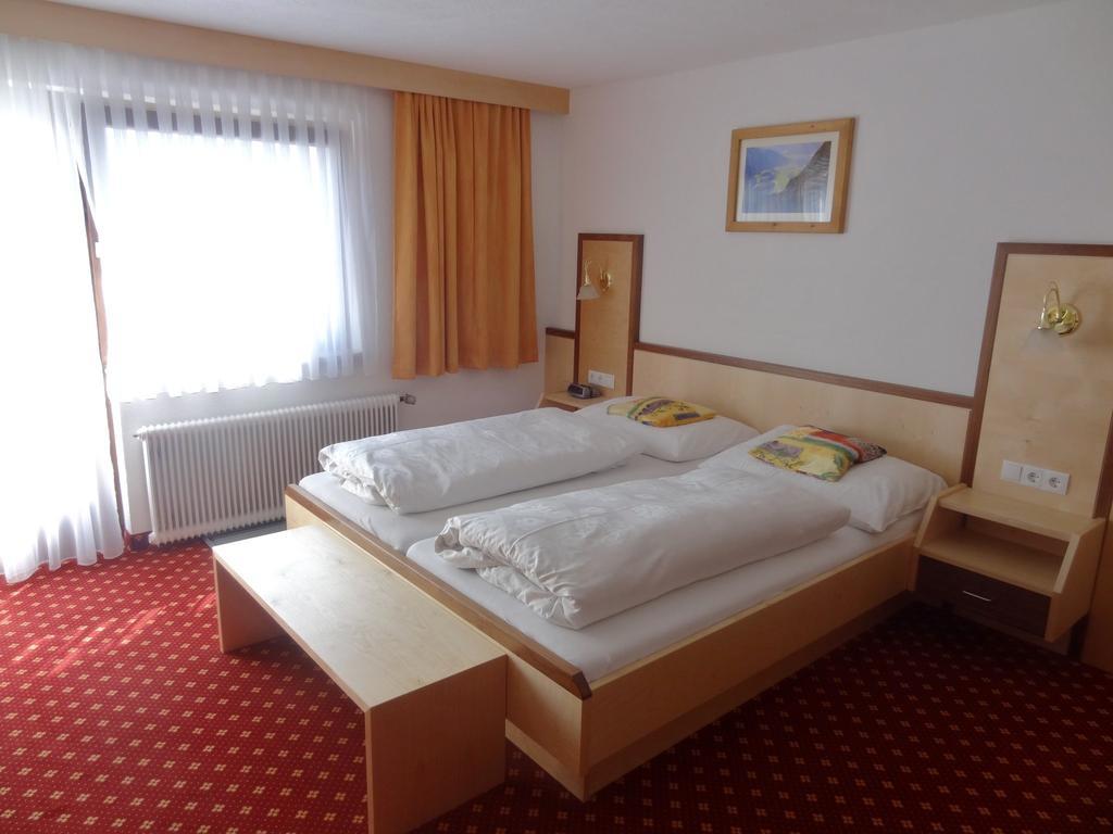 Pension Schoepf Arzl im Pitztal Oda fotoğraf